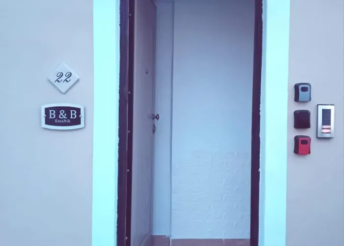 Emanik Bed & Breakfast 3*